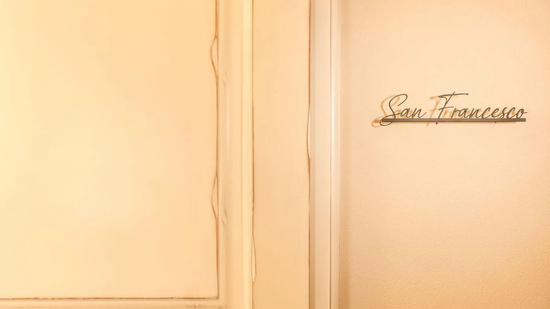 بيت ضيافة Palazzo Falcinelli Luxury Room In Montepulciano Center With Air Conditioning And Elevator