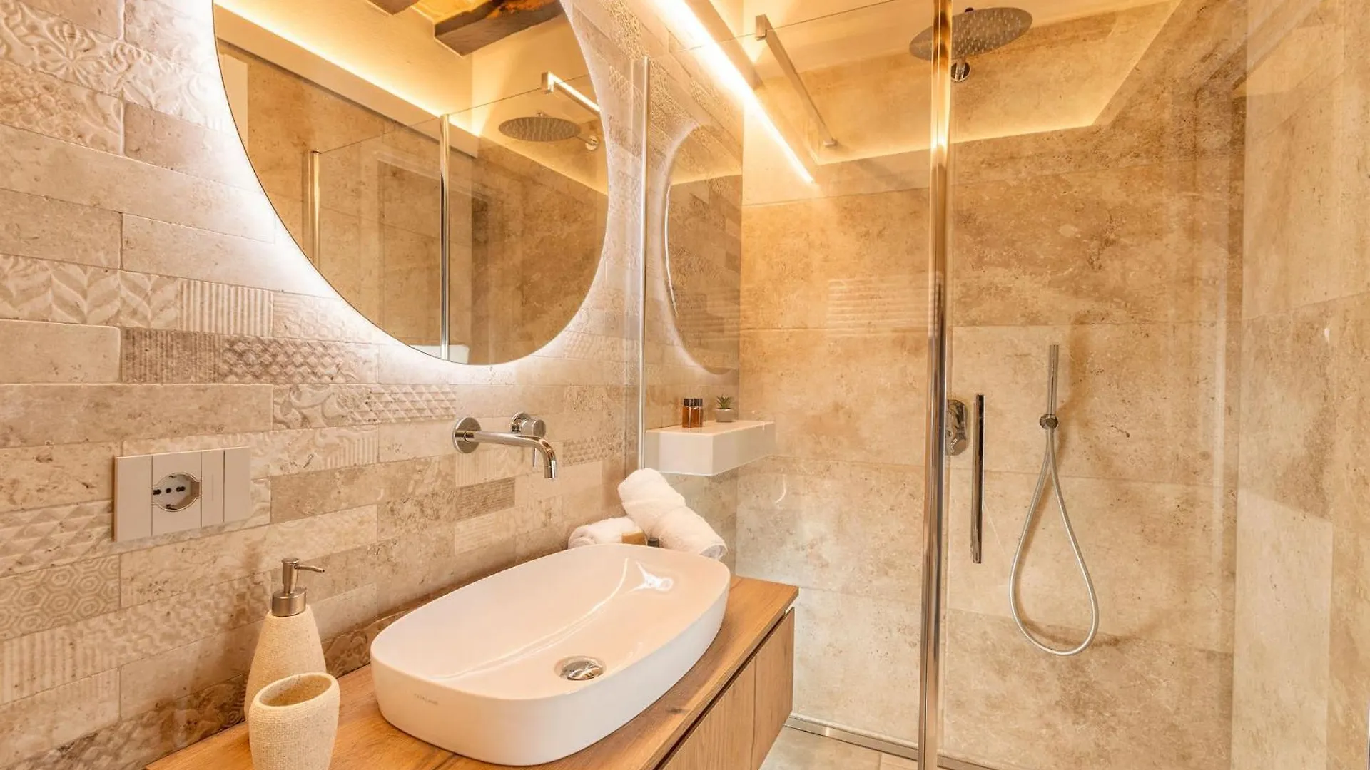 Palazzo Falcinelli Luxury Room In Montepulciano Center With Air Conditioning And Elevator