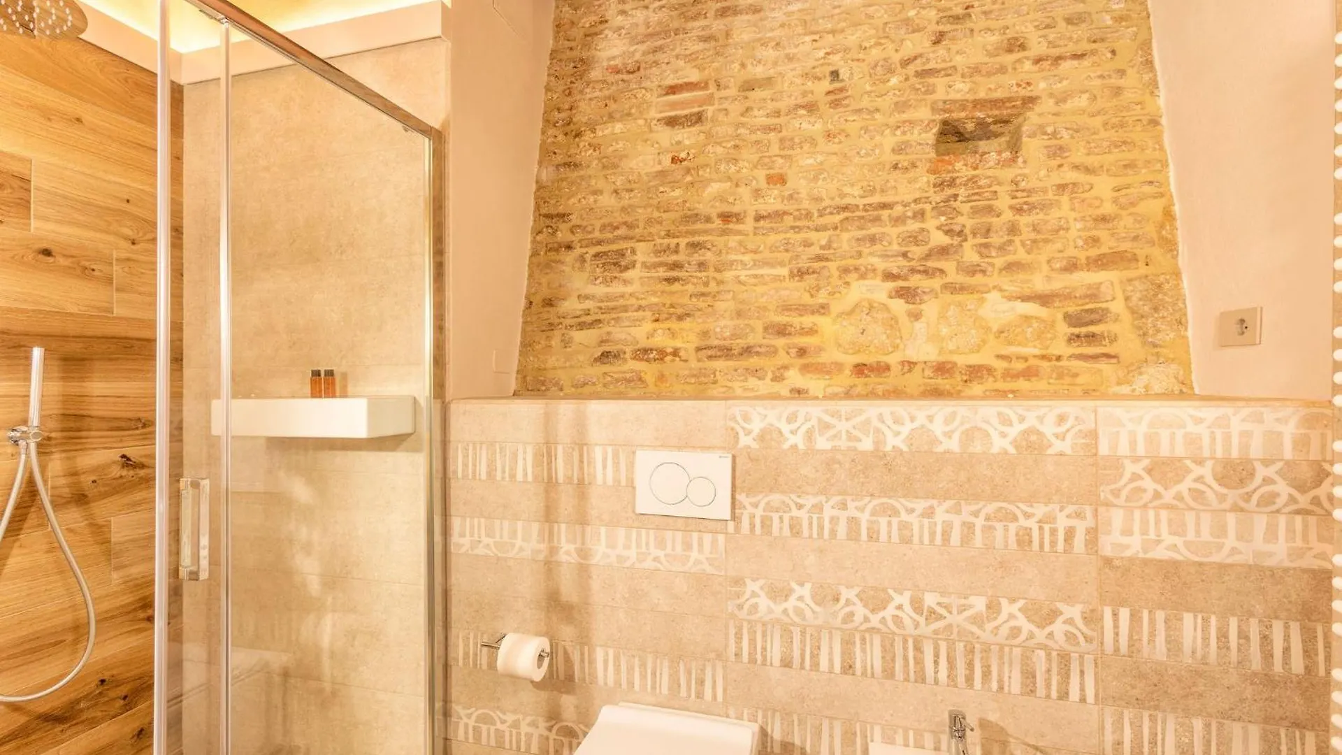 Palazzo Falcinelli Luxury Room In Montepulciano Center With Air Conditioning And Elevator 0*,  إيطاليا