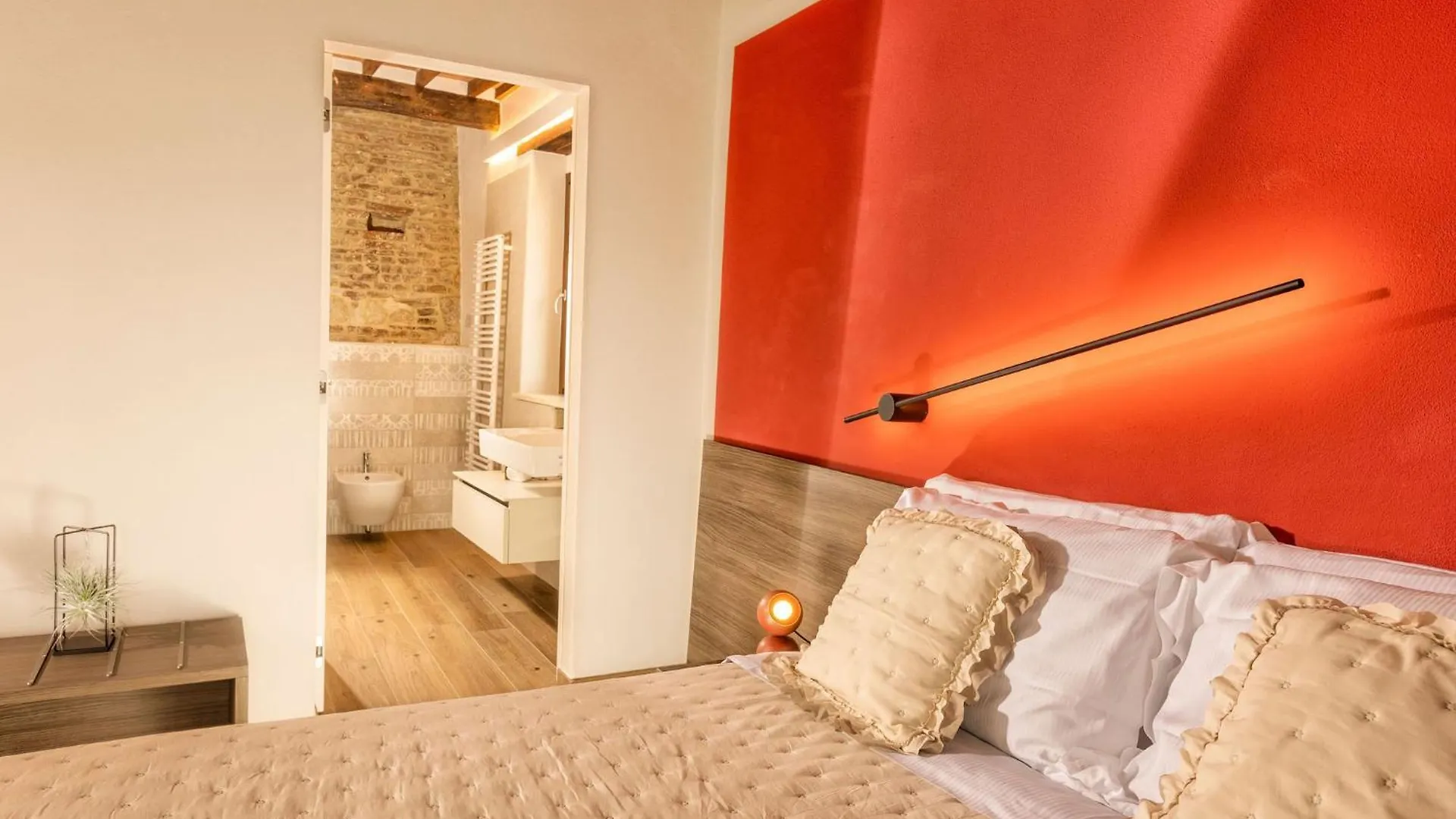 Palazzo Falcinelli Luxury Room In Montepulciano Center With Air Conditioning And Elevator