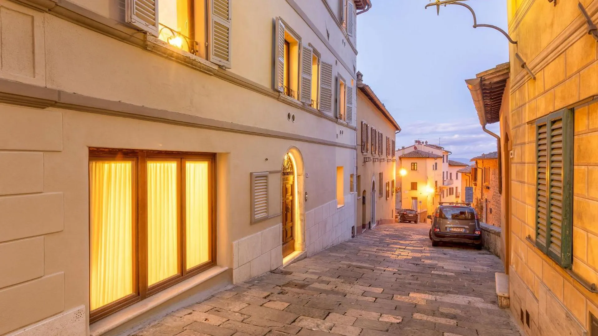 Guest house Palazzo Falcinelli Luxury Room In Montepulciano Center With Air Conditioning And Elevator
