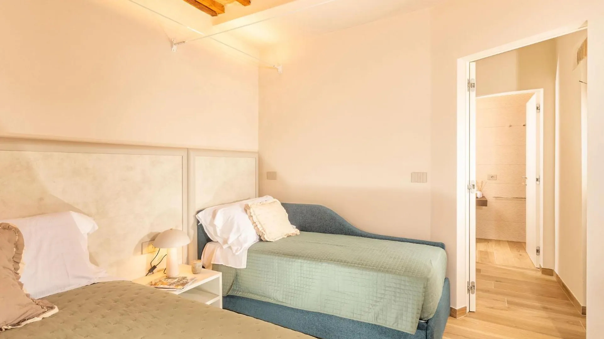 Palazzo Falcinelli Luxury Room In Montepulciano Center With Air Conditioning And Elevator Guest house