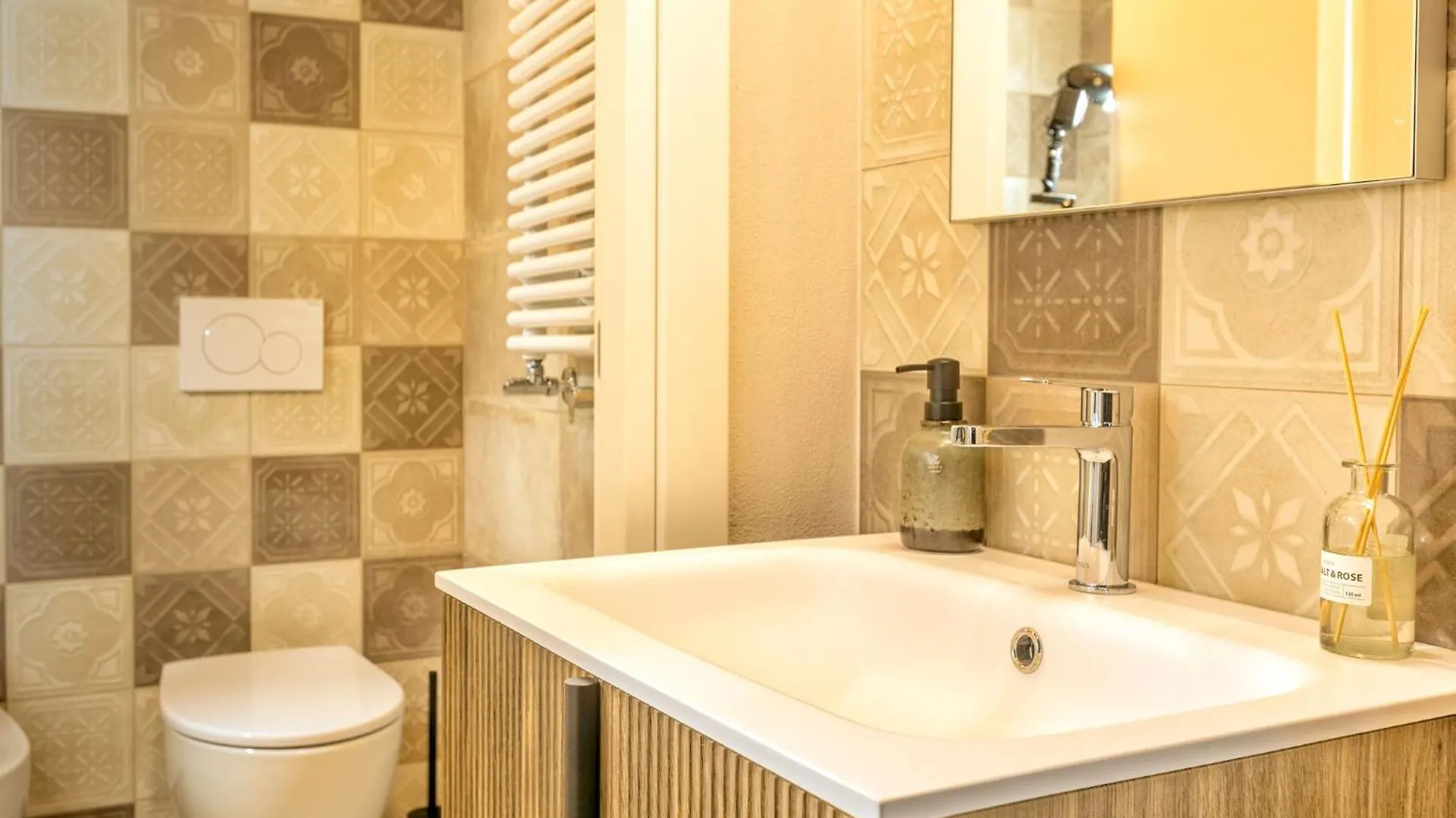 Palazzo Falcinelli Luxury Room In Montepulciano Center With Air Conditioning And Elevator Guest house