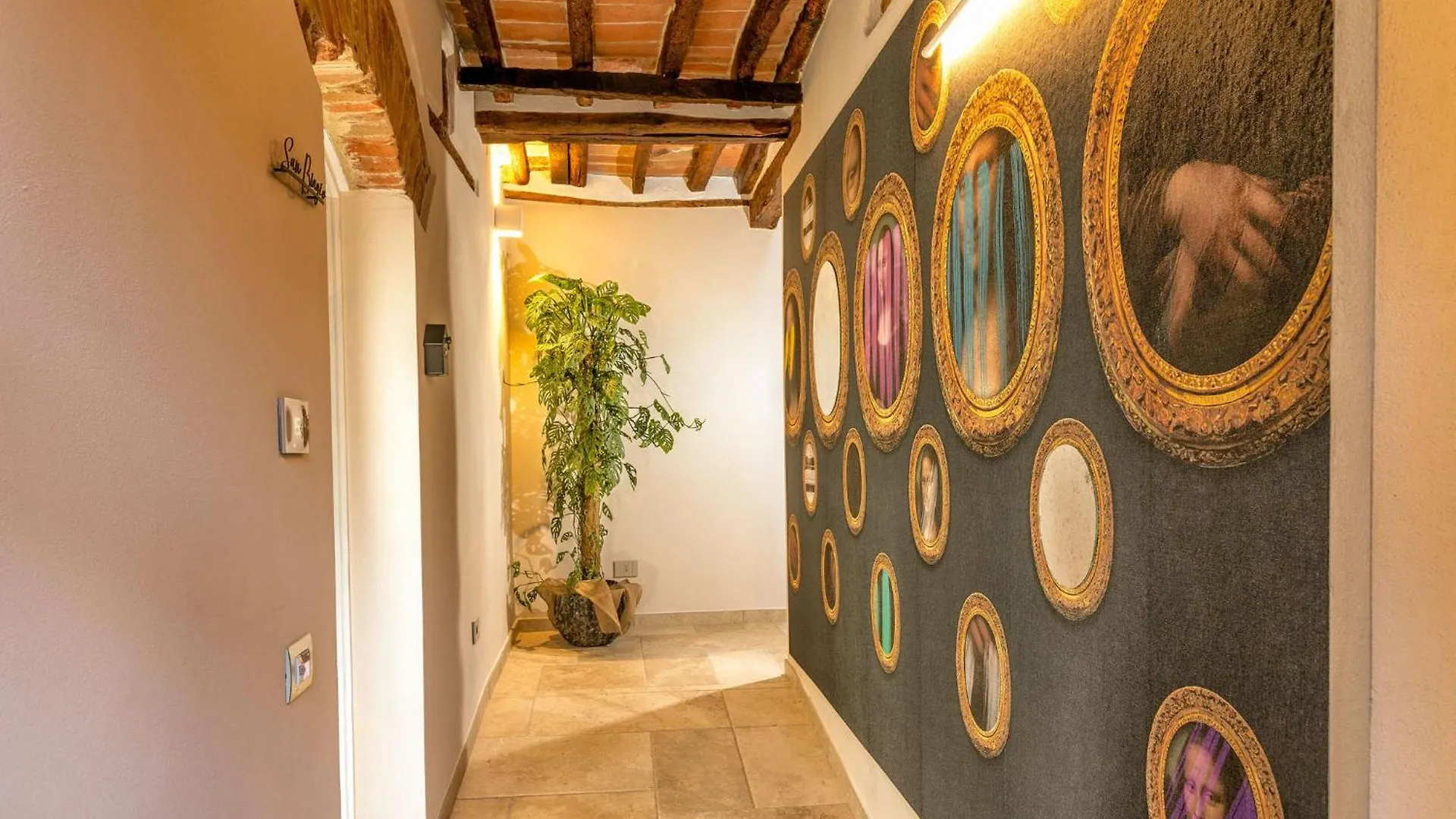 Guest house Palazzo Falcinelli Luxury Room In Montepulciano Center With Air Conditioning And Elevator