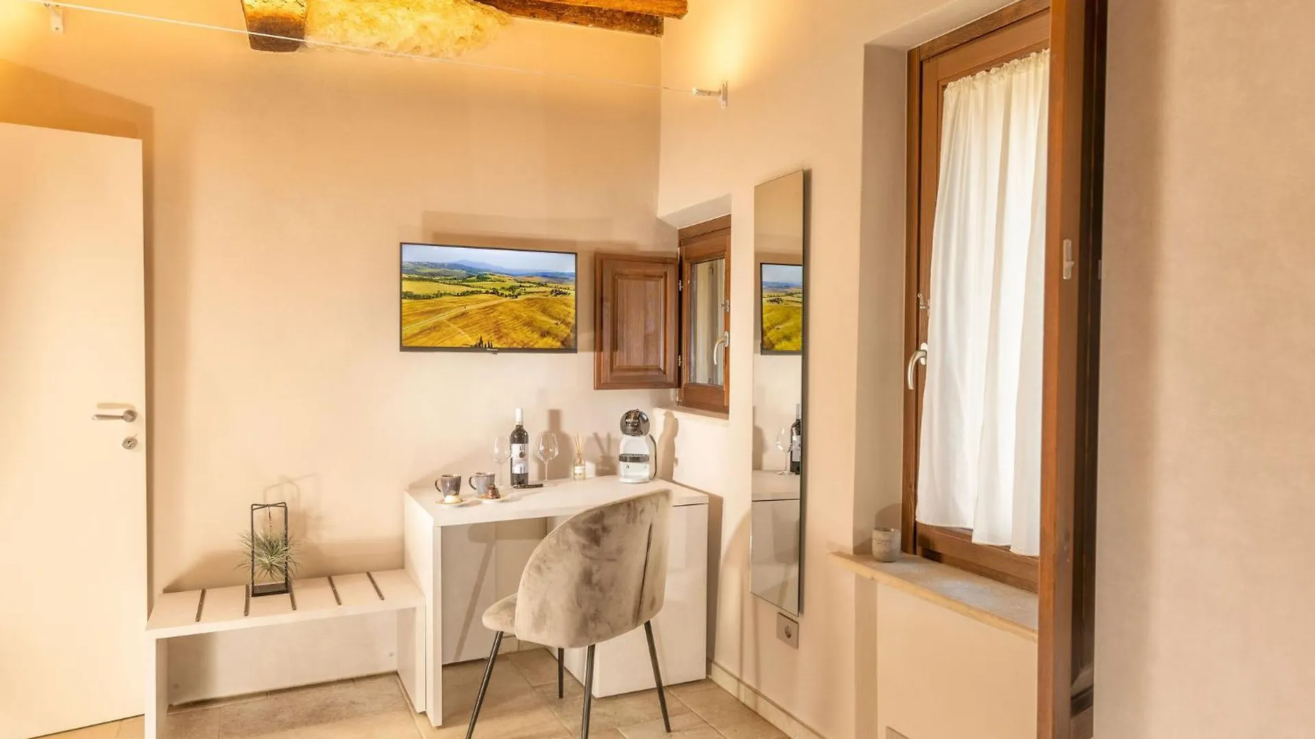 Palazzo Falcinelli Luxury Room In Montepulciano Center With Air Conditioning And Elevator Guest house