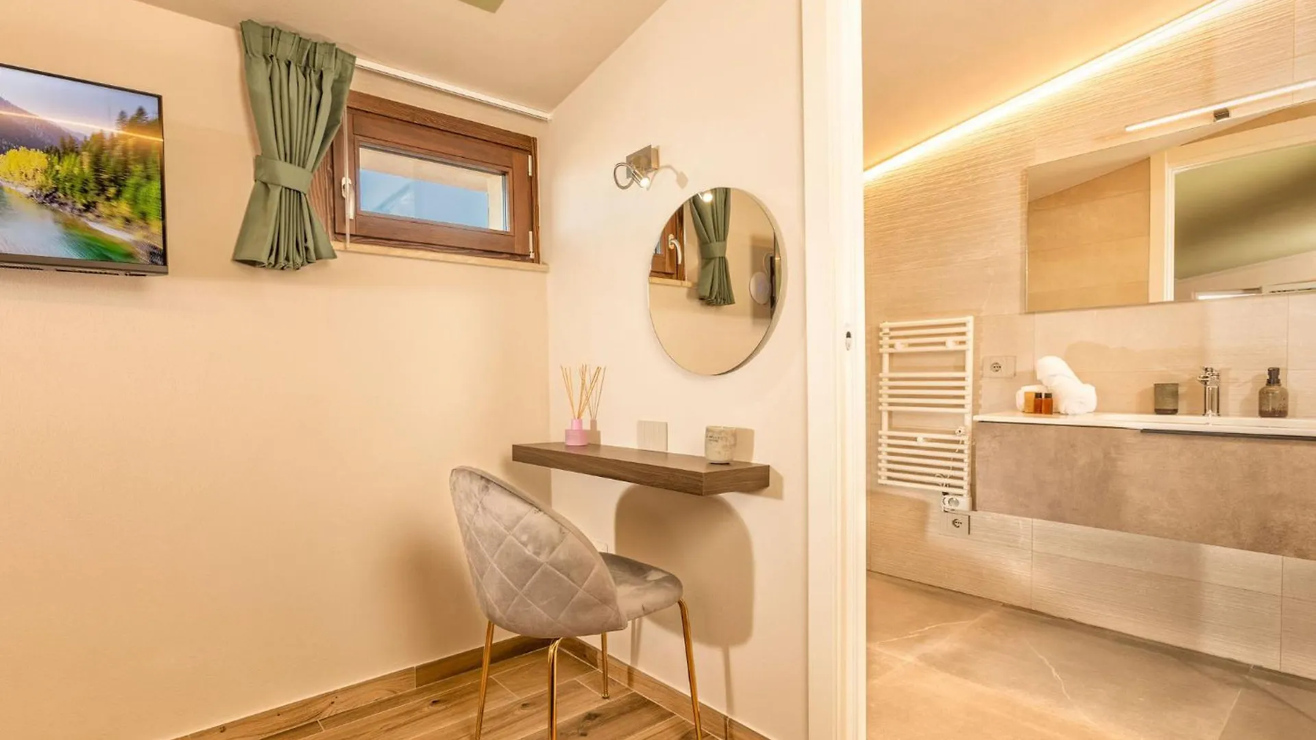 Palazzo Falcinelli Luxury Room In Montepulciano Center With Air Conditioning And Elevator Guest house