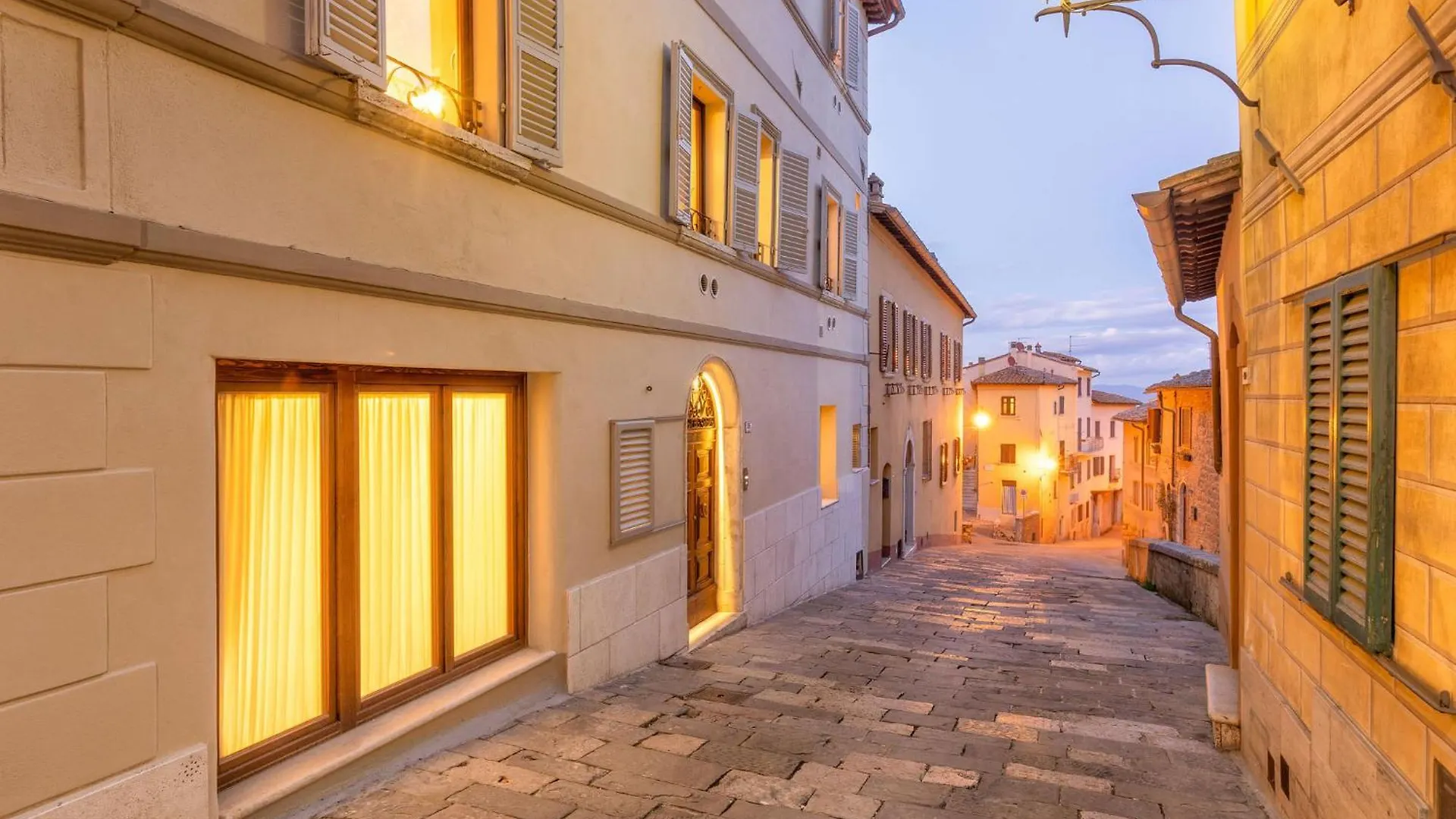 Palazzo Falcinelli Luxury Room In Montepulciano Center With Air Conditioning And Elevator Italy