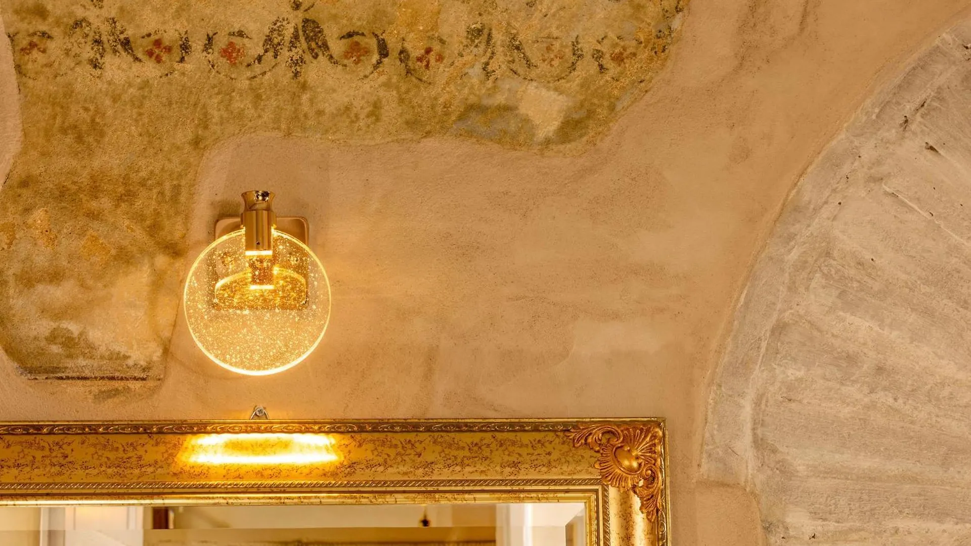Palazzo Falcinelli Luxury Room In Montepulciano Center With Air Conditioning And Elevator Guest house