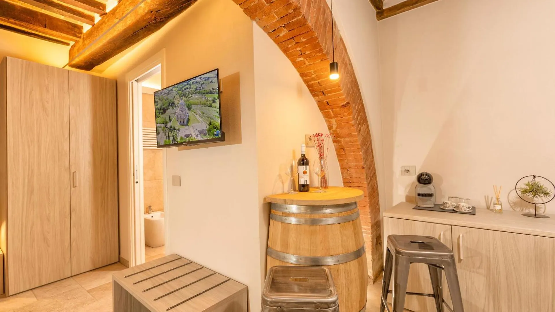 Palazzo Falcinelli Luxury Room In Montepulciano Center With Air Conditioning And Elevator Guest house