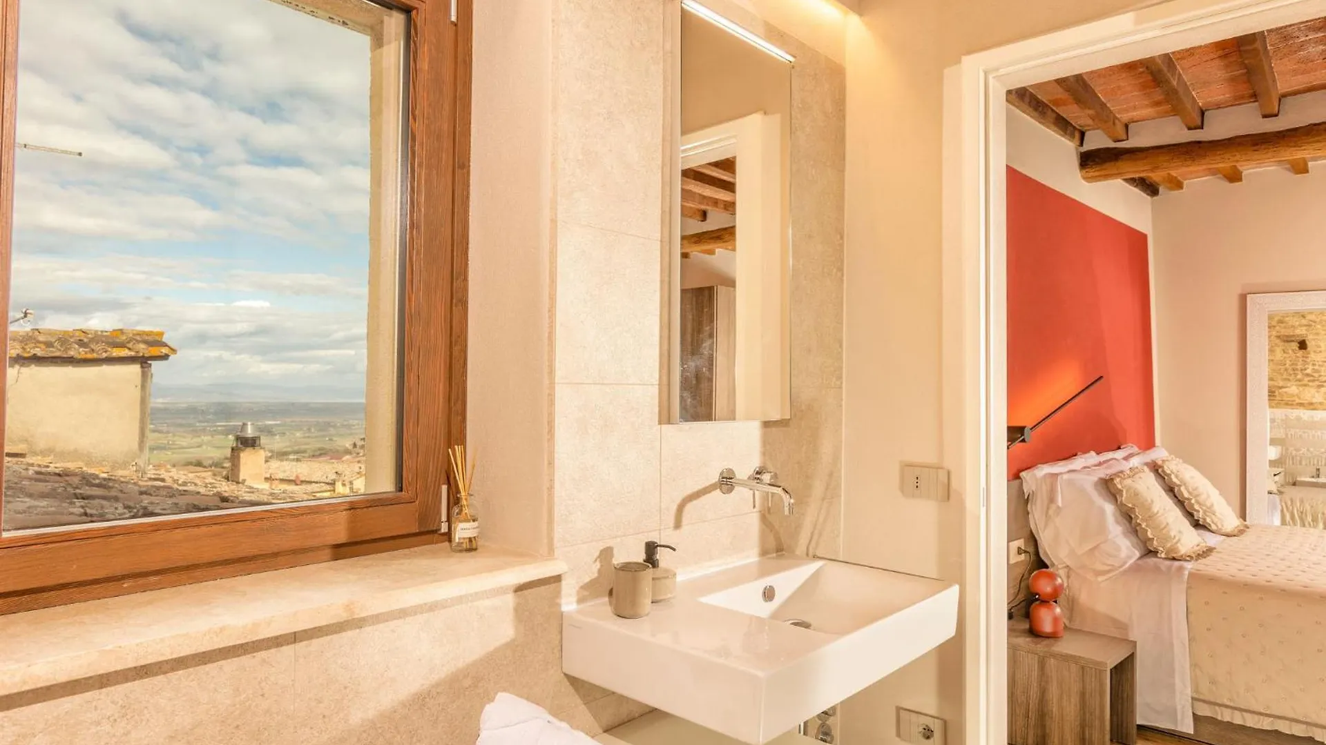 Guest house Palazzo Falcinelli Luxury Room In Montepulciano Center With Air Conditioning And Elevator