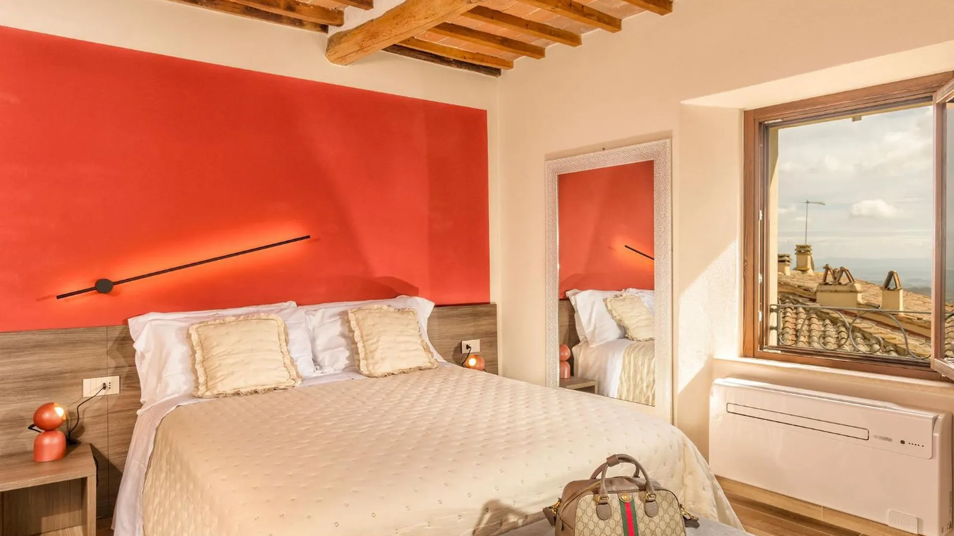 Palazzo Falcinelli Luxury Room In Montepulciano Center With Air Conditioning And Elevator Guest house